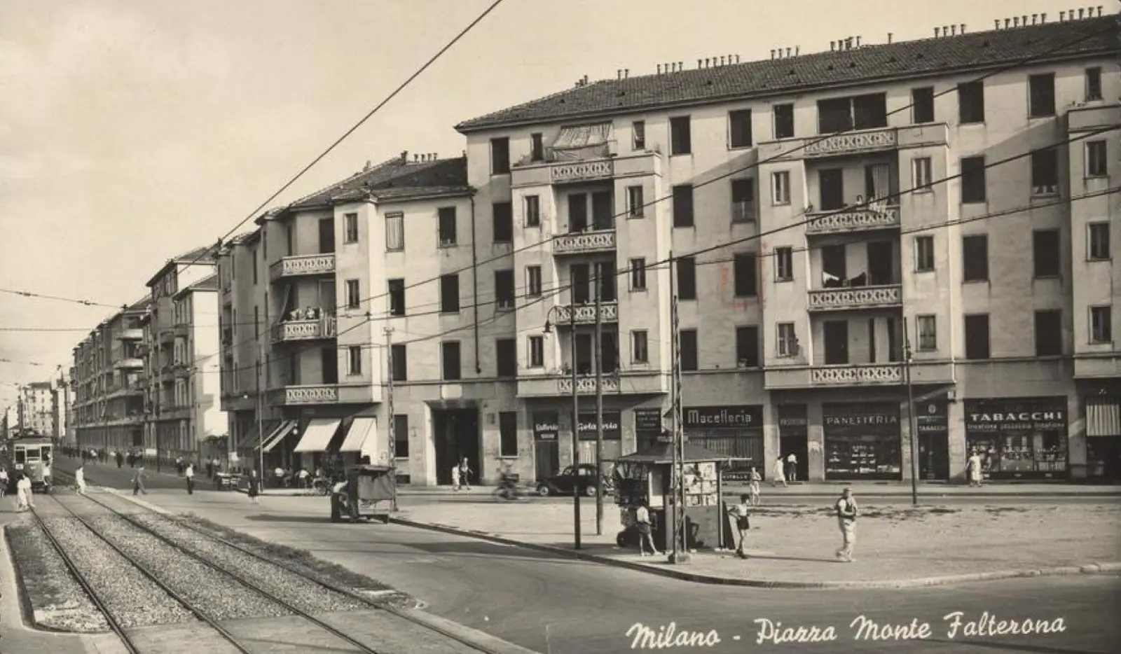 Piazza Monte Falterona, 1951, Negozi, binari, fronte urbano di piazza Monte Falterona.