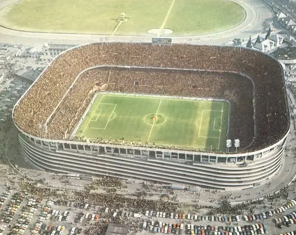Lo stadio pieno, anni 70–80. Veduta dall’alto prima del terzo anello.